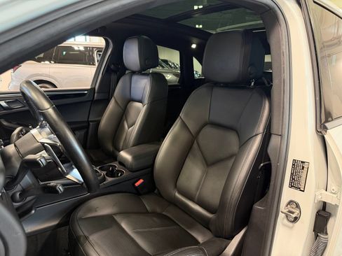 Used 2018 Porsche Macan AWD/4WD image 6