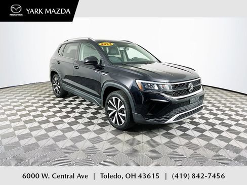 Used 2022 Volkswagen Taos SE image 1