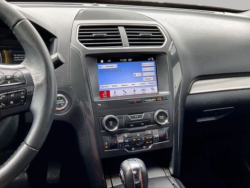 Used 2019 Ford Explorer XLT w/ Equipment Group 202A FWD image 7