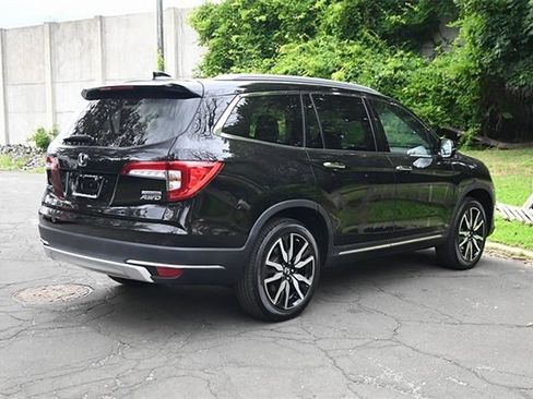 Certified 2022 Honda Pilot Touring image 3