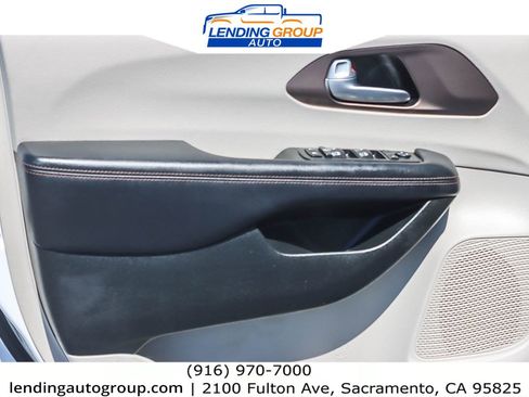 Used 2018 Chrysler Pacifica Touring-L Plus image 19