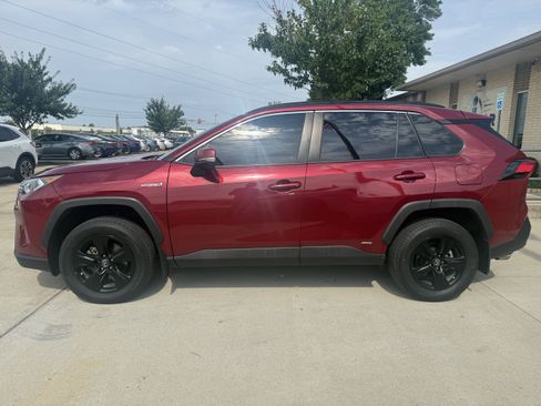 Used 2019 Toyota RAV4 XLE w/ Convenience Package AWD/4WD image 4