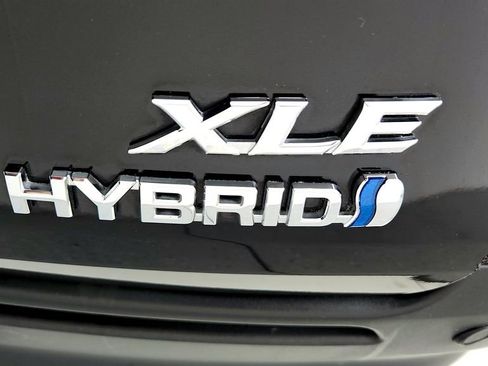 Certified 2024 Toyota Sienna XLE FWD image 14