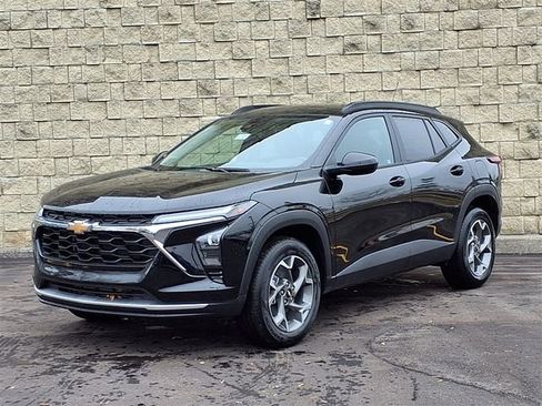New 2026 Chevrolet Trax LT w/ Driver Confidence Package FWD image 1