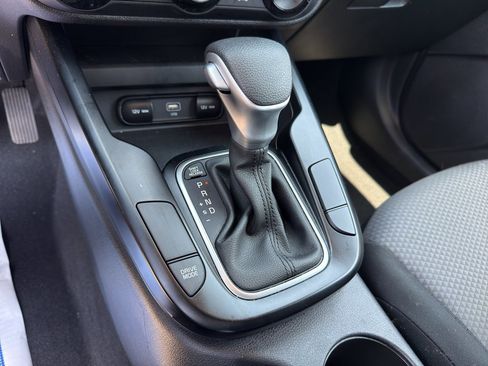 Used 2025 Kia Soul LX w/ LX Technology Package FWD image 15