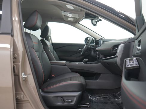 Used 2025 Nissan Rogue SV w/ Rock Creek Premium Package image 11