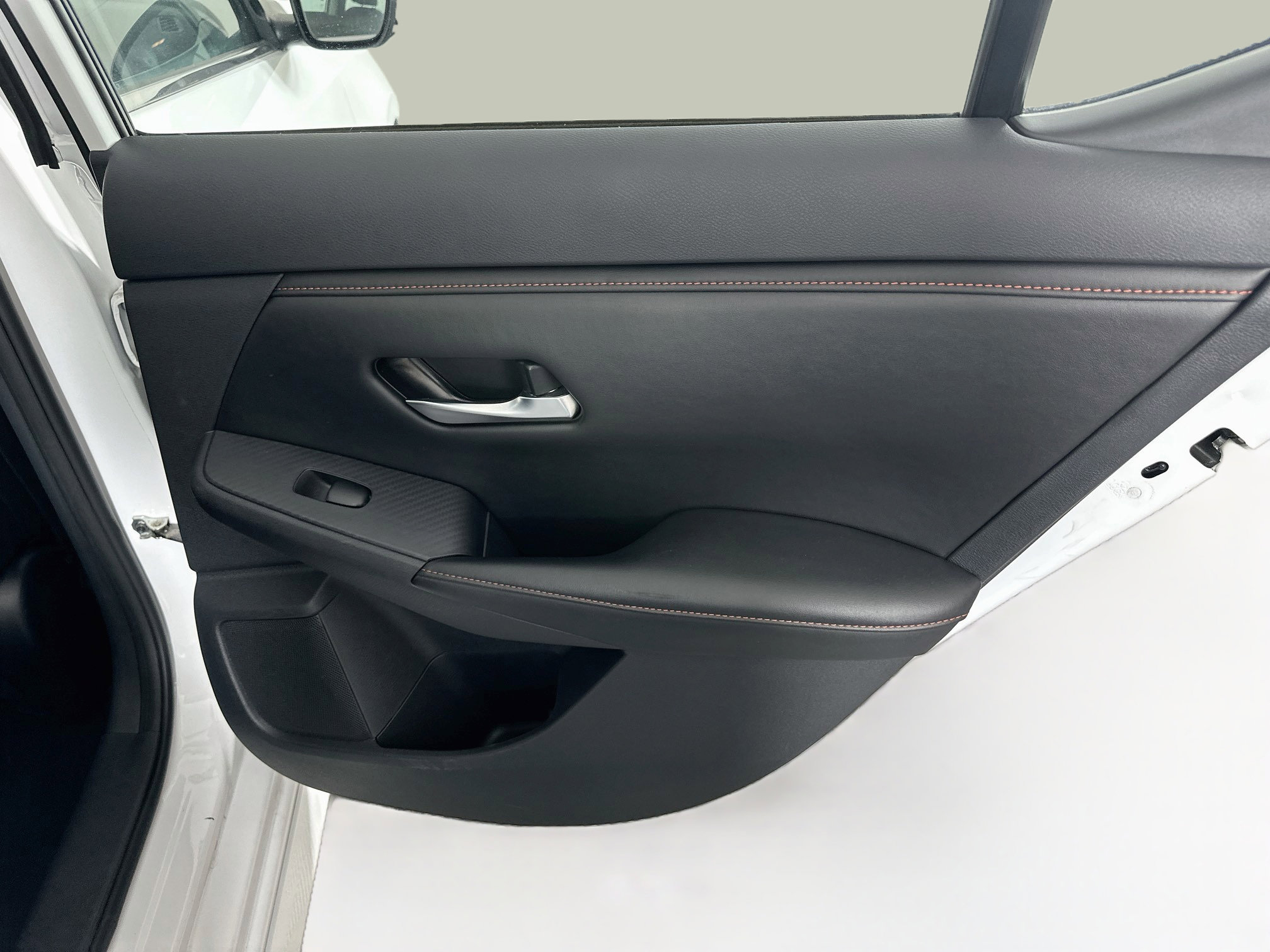 Used 2025 Nissan Sentra SR FWD image 28