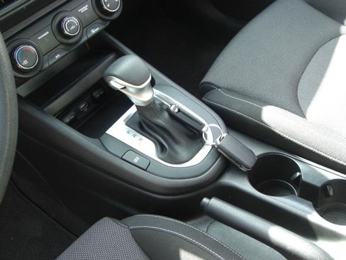 Used 2023 Kia Forte LXS FWD image 8