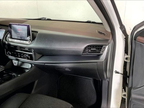 Used 2021 Nissan Rogue S image 16