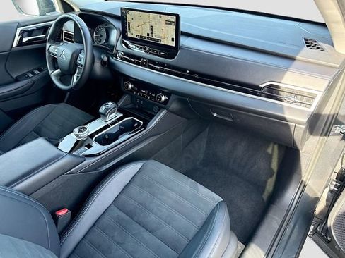 Used 2025 Mitsubishi Outlander SE FWD image 31