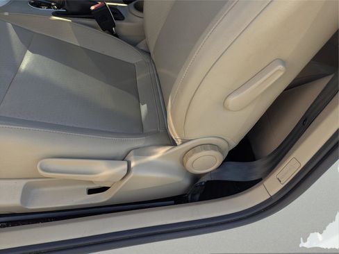 Used 2019 Volkswagen Beetle S image 15