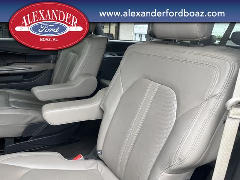 Used 2019 Ford Expedition Limited w/ Equipment Group 302A RWD image 13