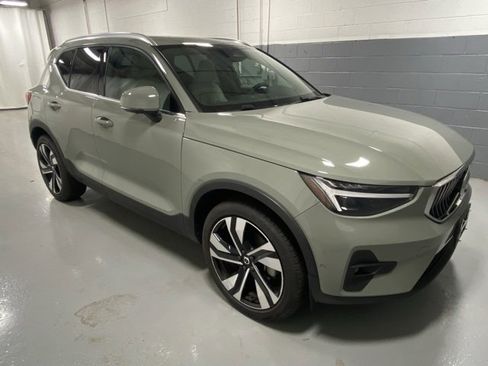 Certified 2024 Volvo XC40 B5 Ultimate w/ Protection Package Premier image 4