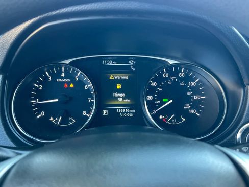 Used 2016 Nissan Rogue SV w/ SV Premium Package image 25