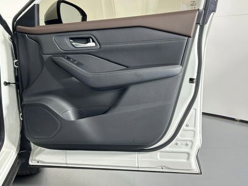 Used 2023 Nissan Rogue SV w/ SV Premium Package image 9