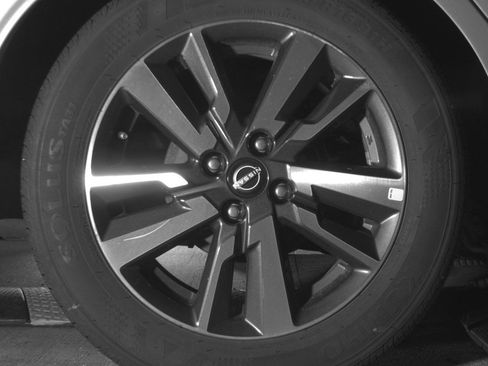 Used 2025 Nissan Versa SV image 15