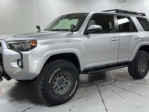 Used 2016 Toyota 4Runner SR5 image 1