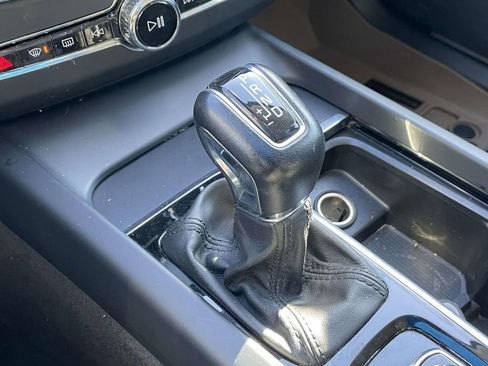 Used 2019 Volvo XC60 T5 Momentum w/ Protection Package image 30