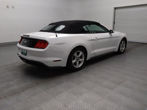 Used 2019 Ford Mustang Convertible RWD image 9