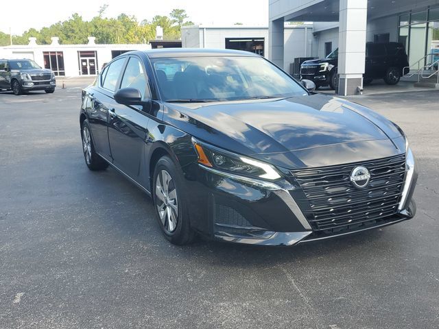 Used 2025 Nissan Altima 2.5 S FWD image 25