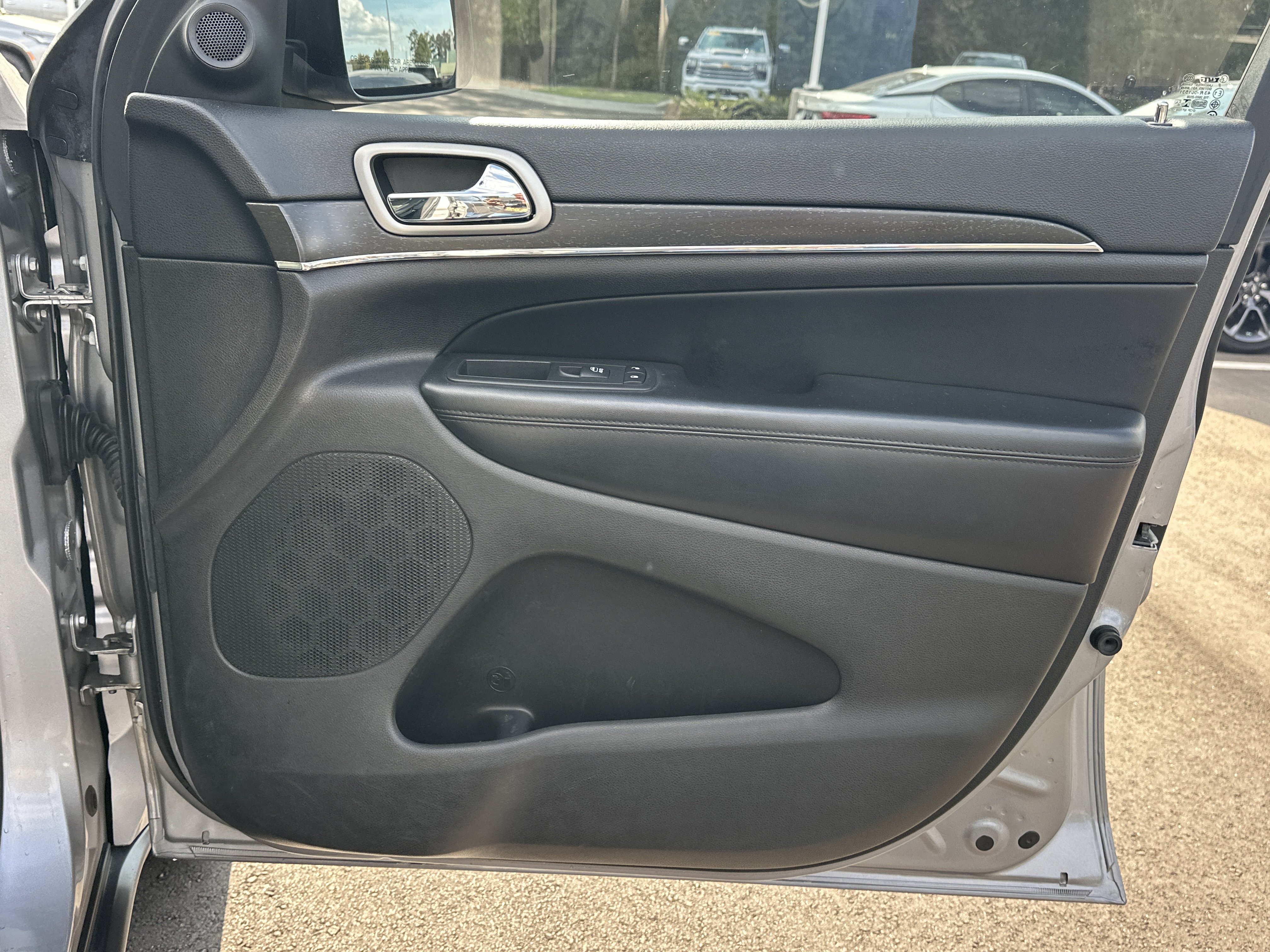 Used 2018 Jeep Grand Cherokee Limited w/ Luxury Group II RWD image 15