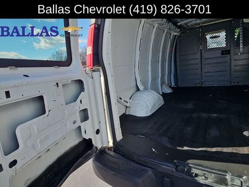 Used 2010 Chevrolet Express 2500 RWD image 24
