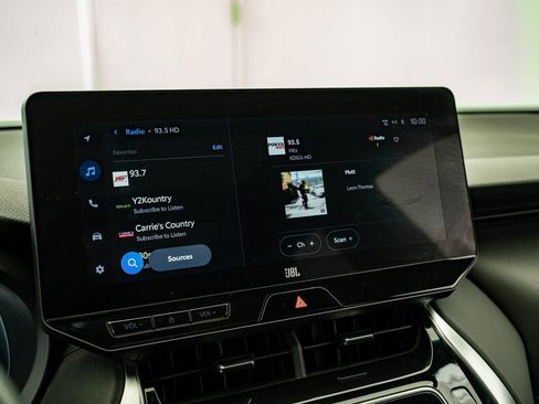 Used 2023 Toyota Venza Limited image 24