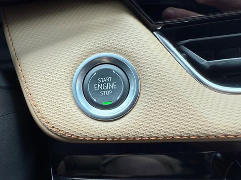 New 2025 Chevrolet Equinox ACTIV w/ Safety and Technology Package image 34