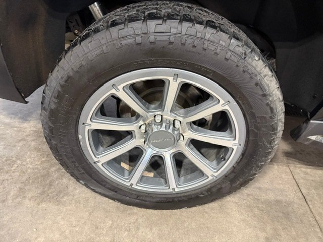 Used 2017 Chevrolet Suburban LT AWD/4WD image 20