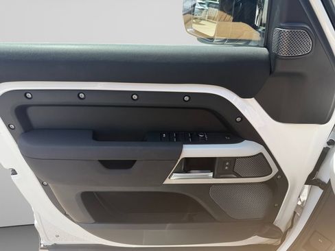 Used 2022 Land Rover Defender 110 S AWD/4WD image 23