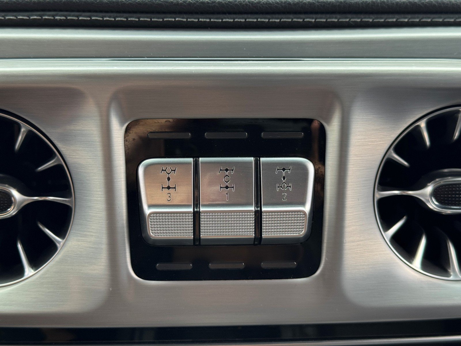 Used 2023 Mercedes-Benz G 550 image 31