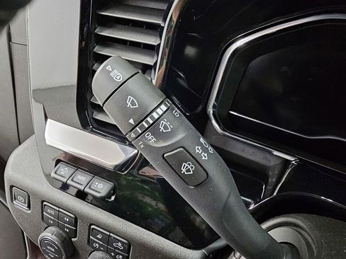 Used 2025 Chevrolet Silverado 3500 LTZ w/ LTZ Premium Package AWD/4WD image 38