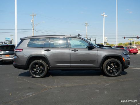 Used 2024 Jeep Grand Cherokee L Limited w/ Black Appearance Package AWD/4WD image 16