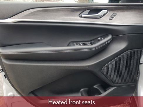 Used 2023 Jeep Grand Cherokee Limited image 13