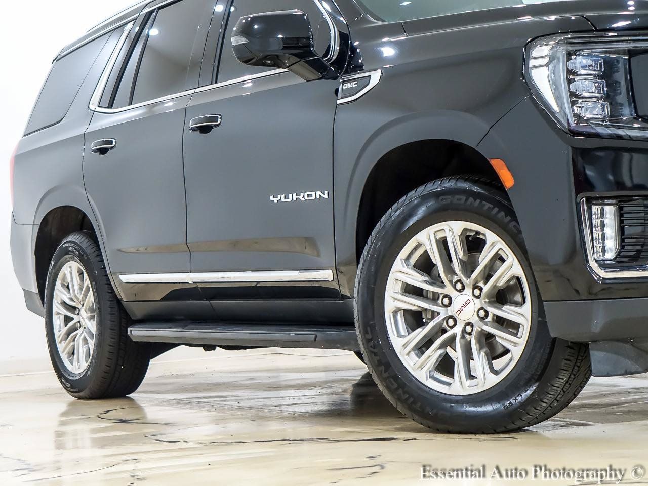 Used 2023 GMC Yukon SLT w/ SLT Luxury Package AWD/4WD image 4