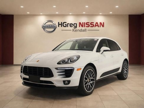 Used 2018 Porsche Macan AWD/4WD image 3