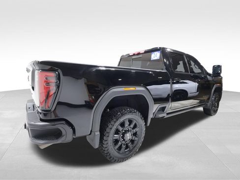 Used 2024 GMC Sierra 2500 AT4 w/ AT4 Premium Plus Package AWD/4WD image 4