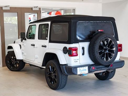 Used 2024 Jeep Wrangler Unlimited Sahara AWD/4WD image 32