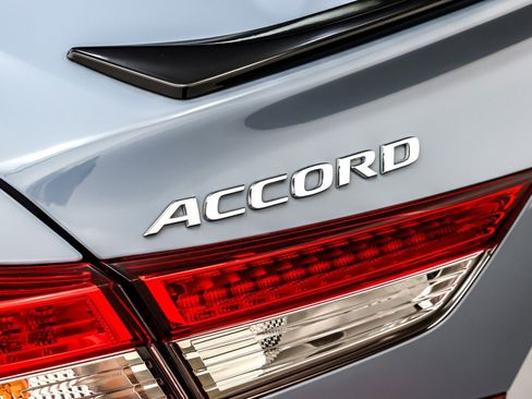 Used 2022 Honda Accord Sport image 9