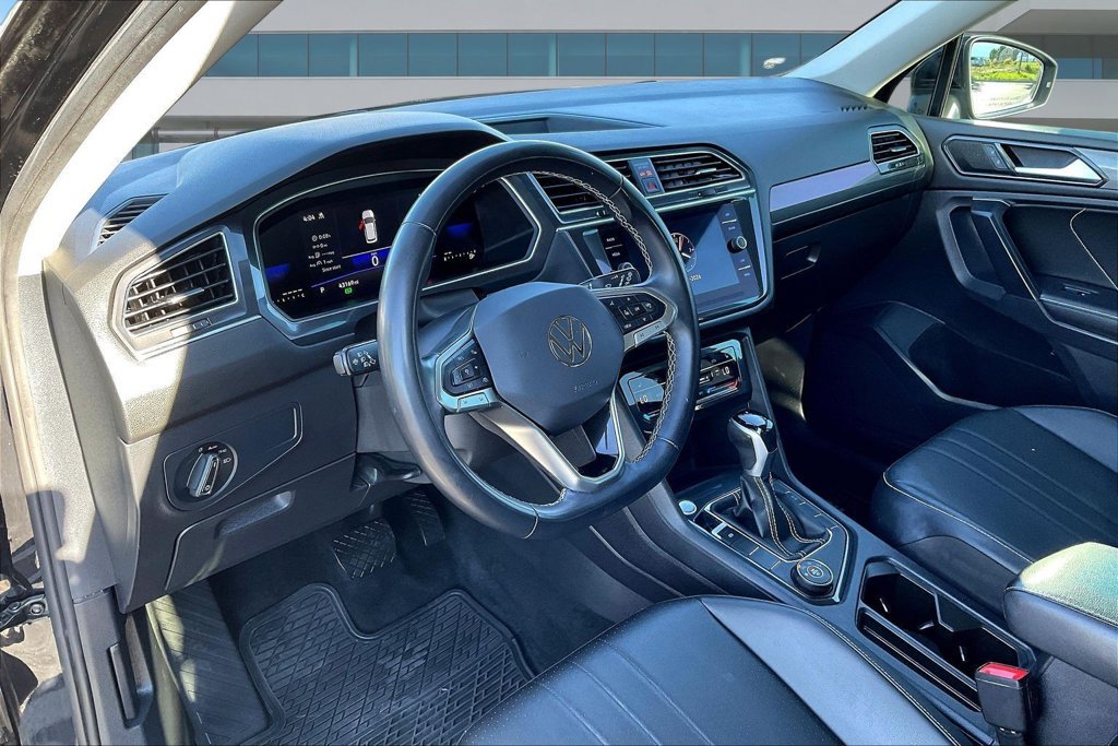 Used 2023 Volkswagen Tiguan SE AWD/4WD image 17
