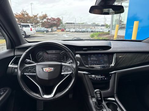 Used 2020 Cadillac XT6 Premium Luxury AWD/4WD image 2