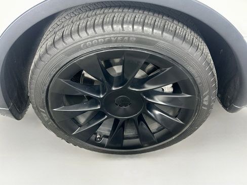 Used 2020 Tesla Model Y Long Range AWD/4WD image 11