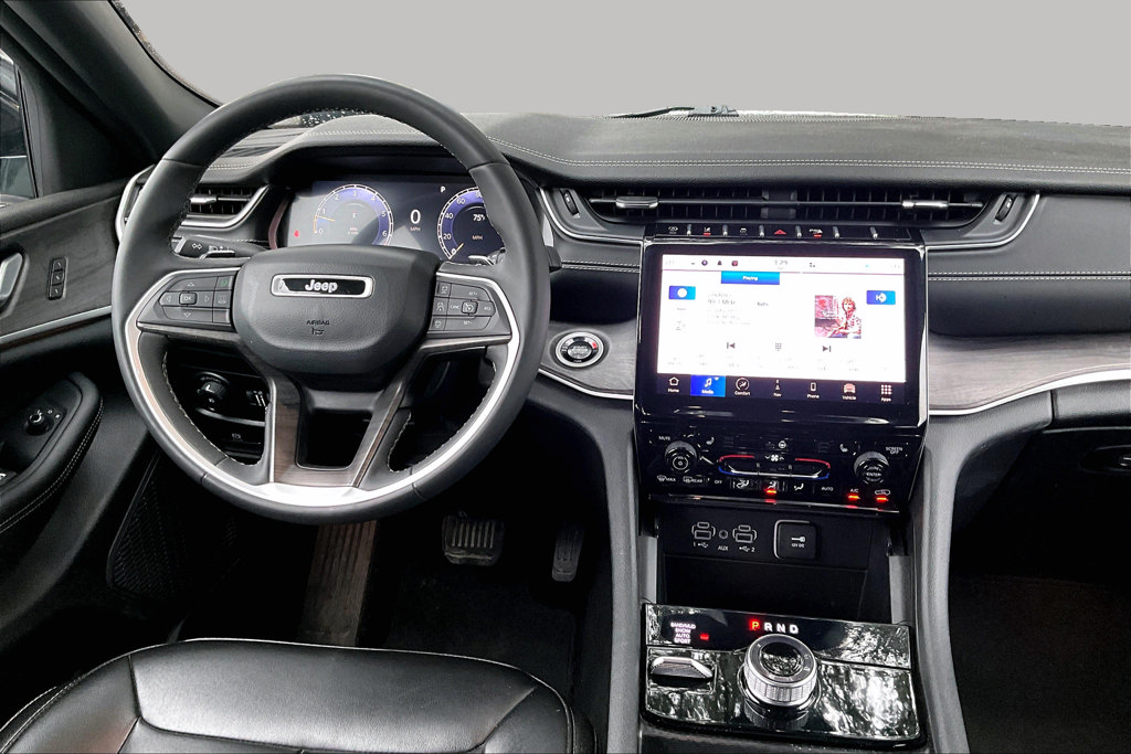 Used 2024 Jeep Grand Cherokee Limited AWD/4WD image 9