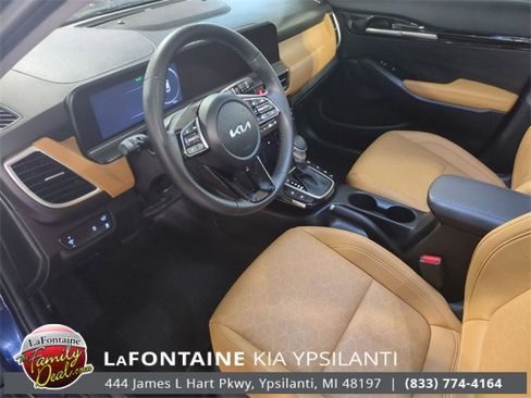 Certified 2025 Kia Seltos EX w/ EX Sunroof Package image 11