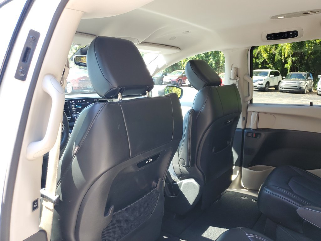 Used 2023 Chrysler Pacifica Touring-L FWD image 13