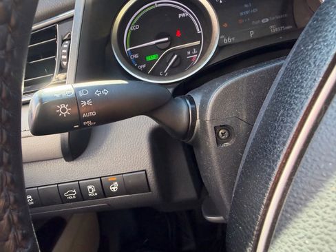 Used 2023 Toyota Camry XLE image 16