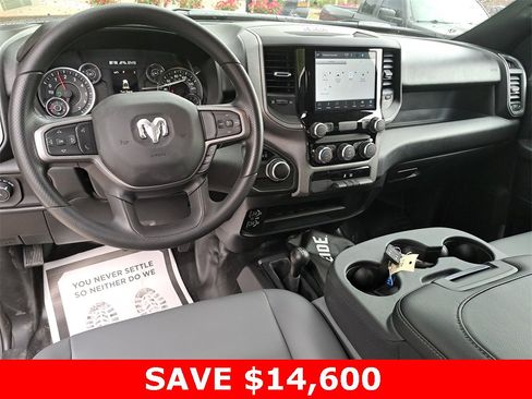 Used 2024 RAM 2500 Tradesman w/ Chrome Appearance Group image 18