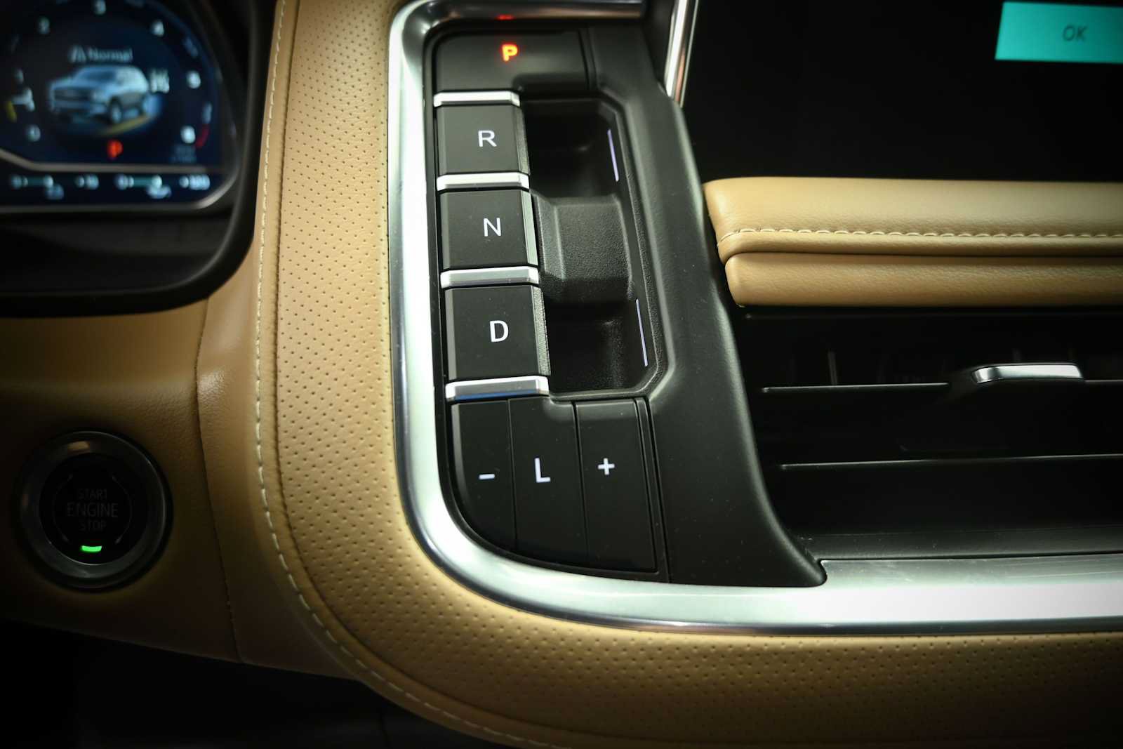 Used 2024 Chevrolet Tahoe Premier AWD/4WD image 18