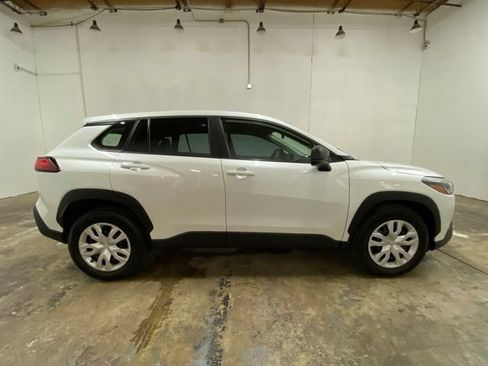 Used 2024 Toyota Corolla Cross L FWD image 6