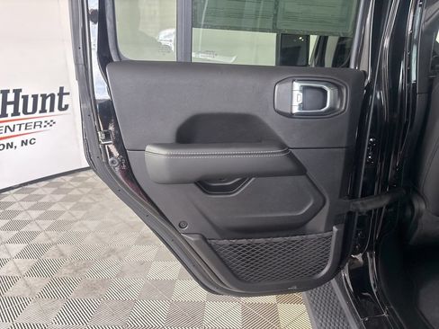 Used 2021 Jeep Wrangler Unlimited Sahara AWD/4WD image 20